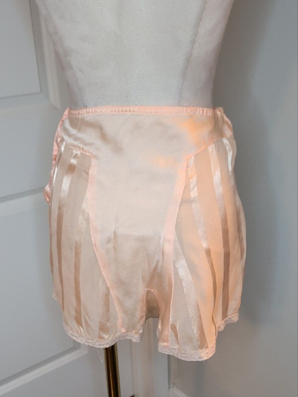 Antique 1920s 30s Silk Tap Pants Peach French Knickers Side Button Art Deco - Picture 10 of 16